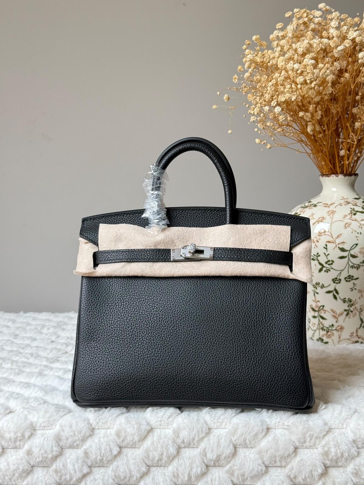 Hermès Birkin 25 in Togo leather · 2