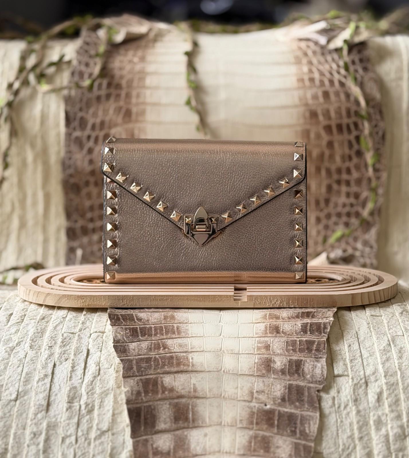 Valentino Garavani Rockstud flap wallet in grained leather · 3