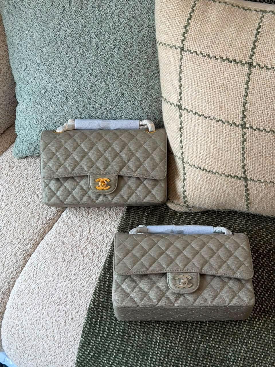 Chanel Classic 11.12 medium flap bag · 2