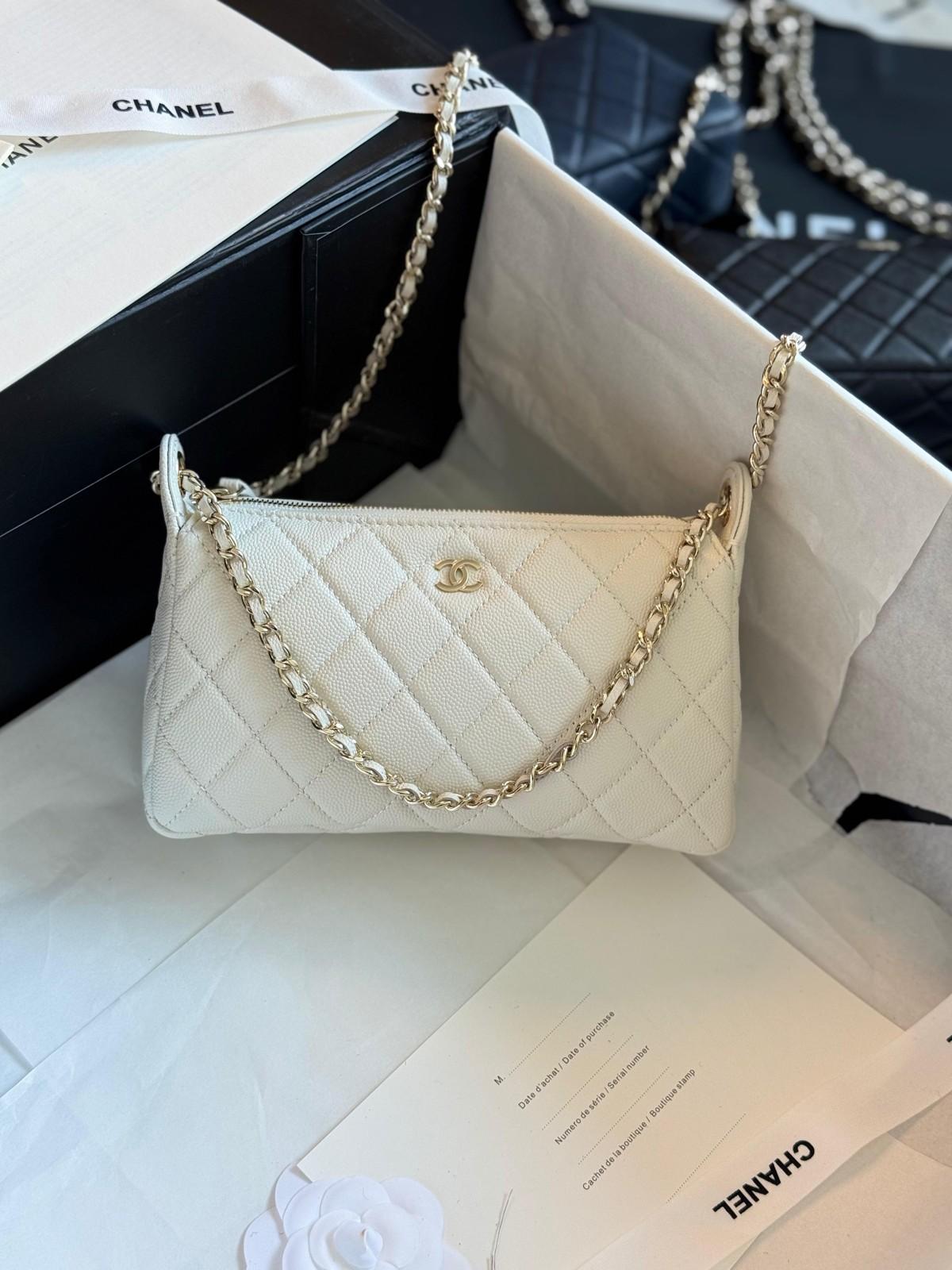 Chanel quilted zip-top bag with gold chain · 3