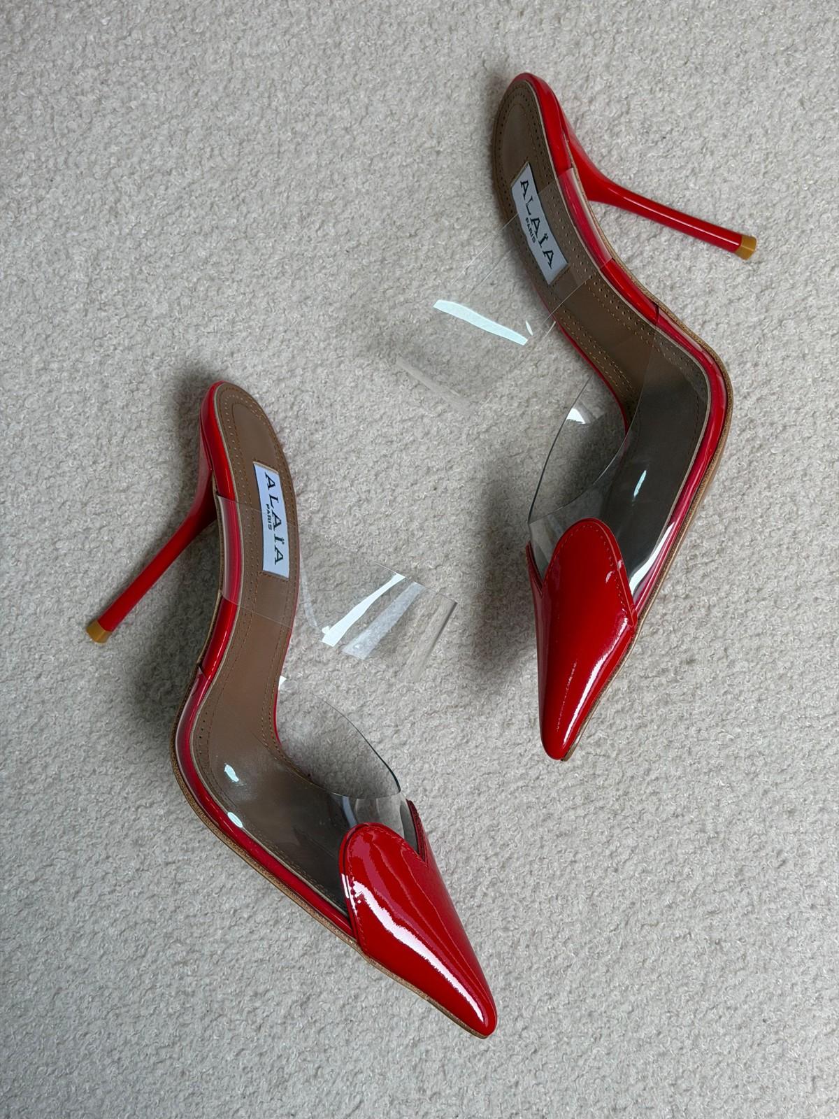 Alaïa Paris Coeur Heart Patent Leather Mule in Red · 2