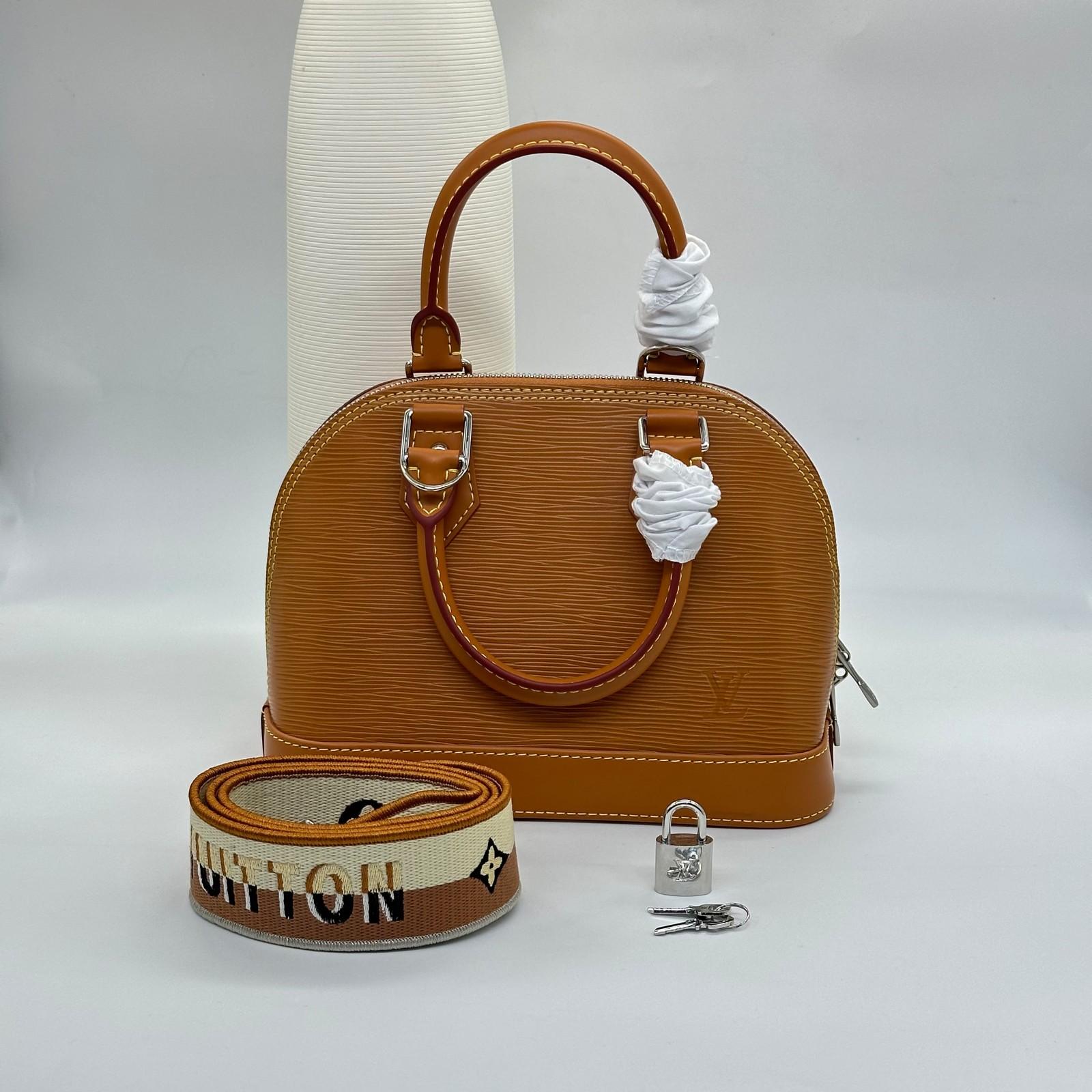 Louis Vuitton Alma bag in Epi leather · 3