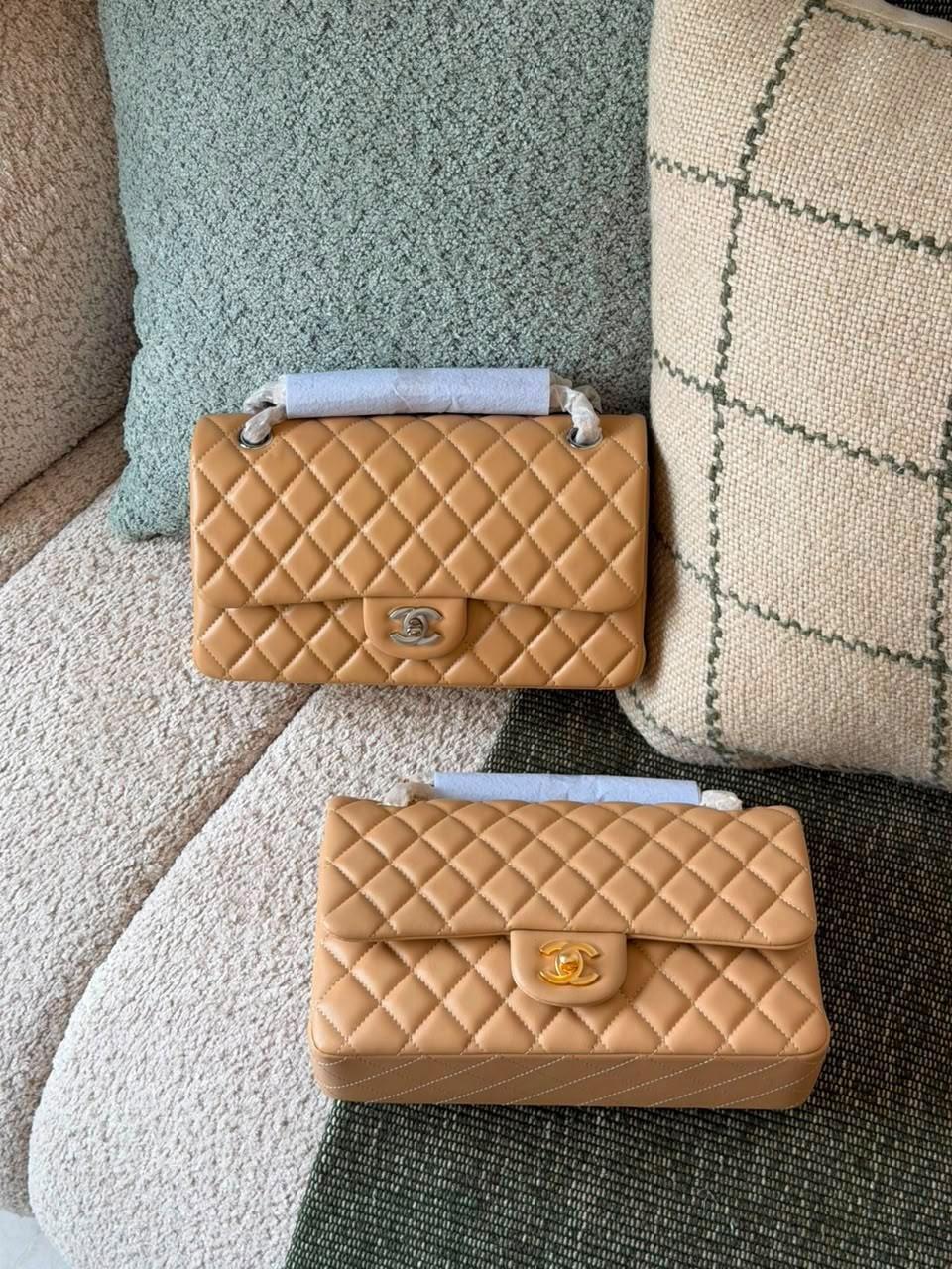 Chanel Classic 11.12 medium flap bag · 3